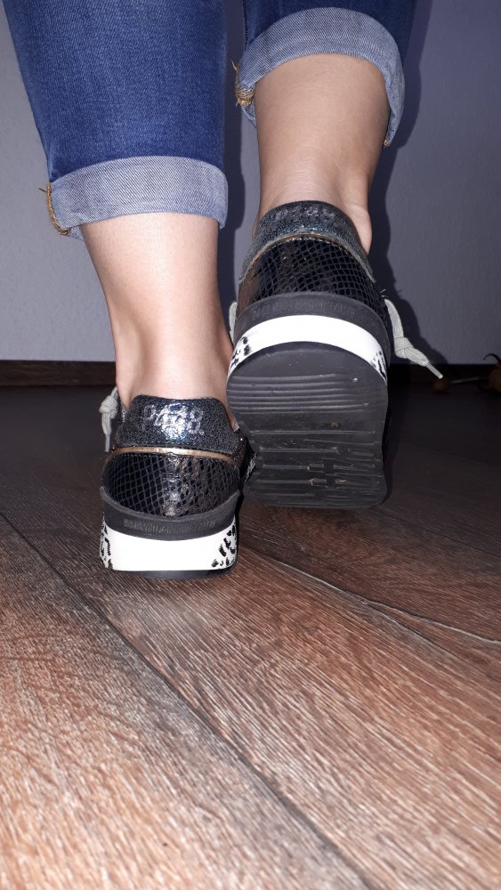 Ich verkaufe ein paar sehr schöne Sportschuhe in Größe 38 von P448!