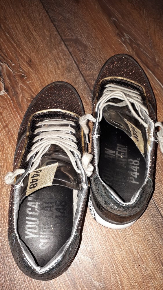 Ich verkaufe ein paar sehr schöne Sportschuhe in Größe 38 von P448!