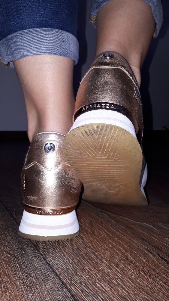  Paar sehr schöne Sportschuhe in Größe 38 von Aperazza Sport!