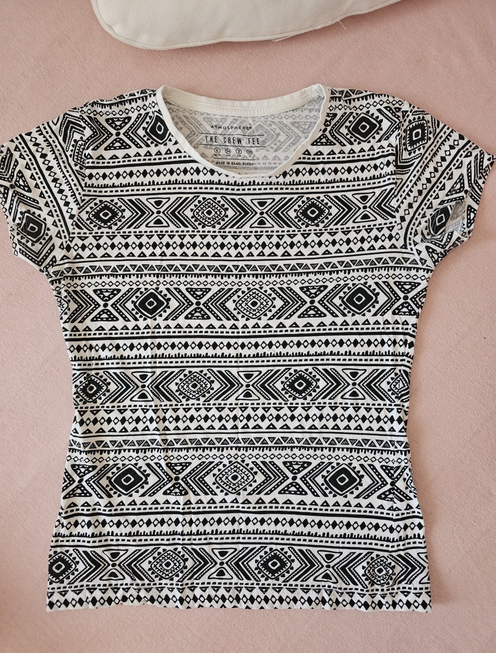 Schickes T-Shirt mit Muster in weiß/schwarz, Größe 34