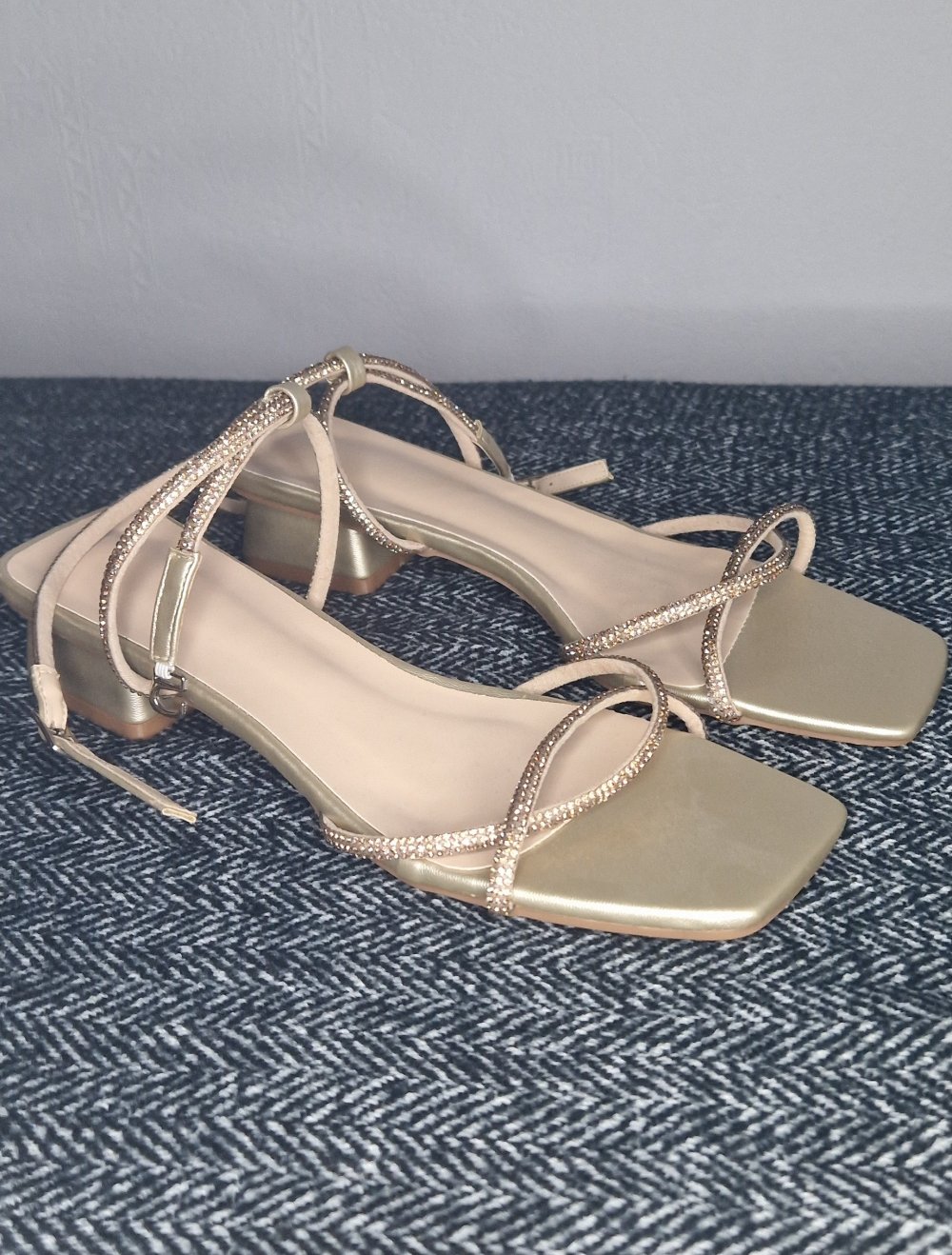 Sandaletten in Gold/Beige
