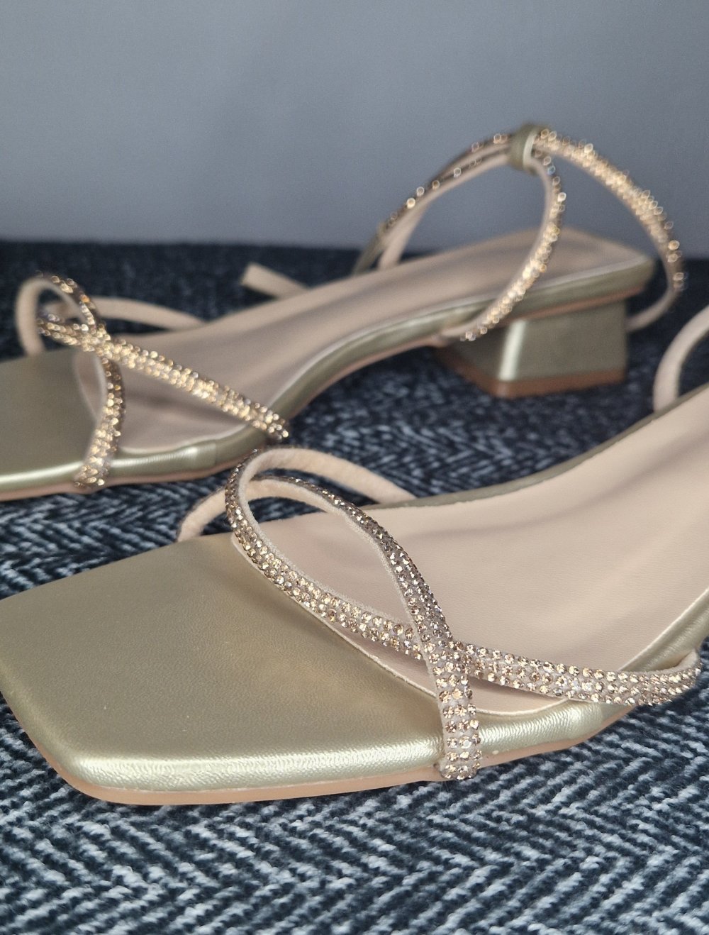 Sandaletten in Gold/Beige