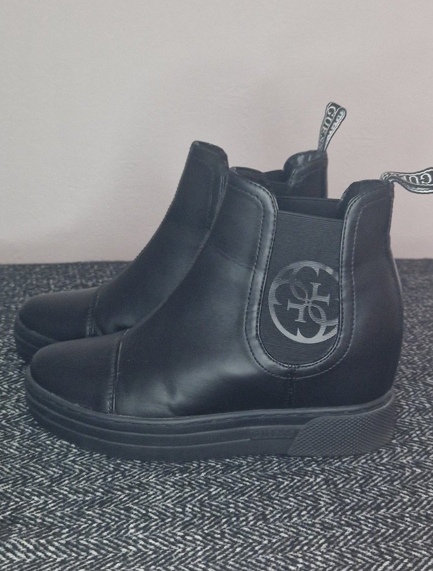 Guess Stiefeletten mit Keilabsatz