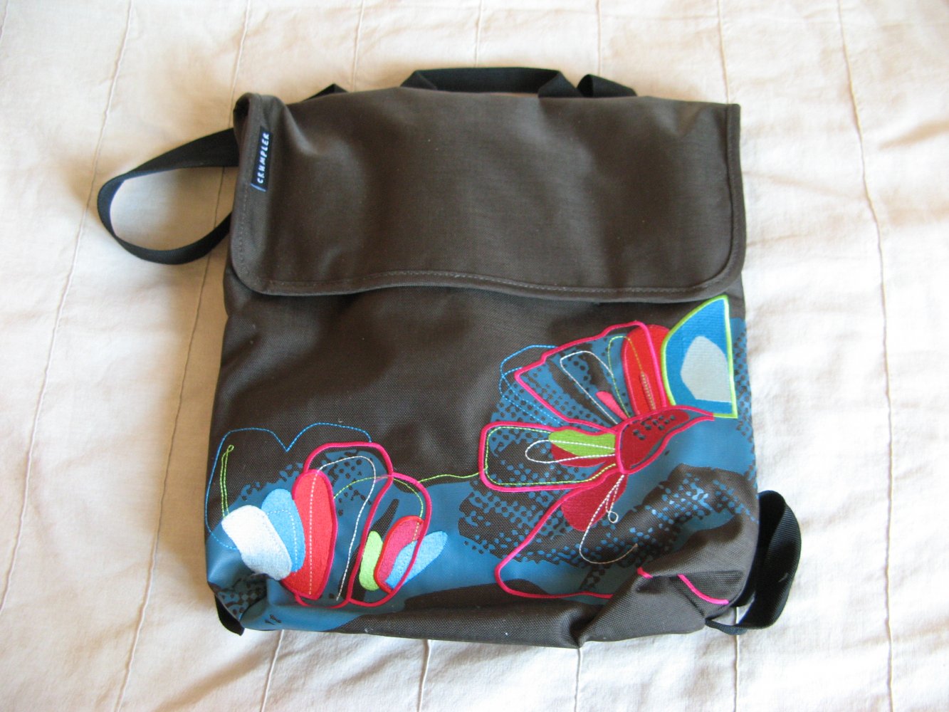 Laptop-Rucksack mit Blumenmuster, Marke: Crumpler