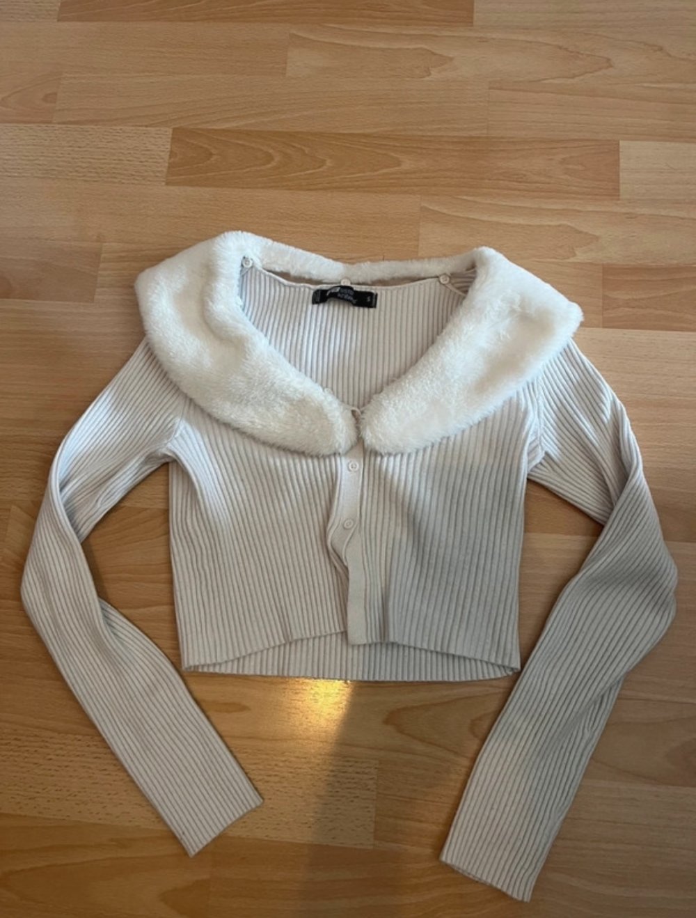 sehr schönes Oberteil mit Fell