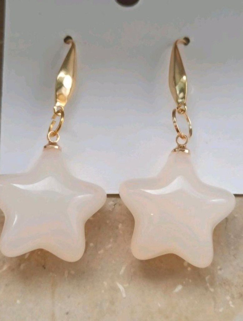 Ohrringe sind 18k vergoldet