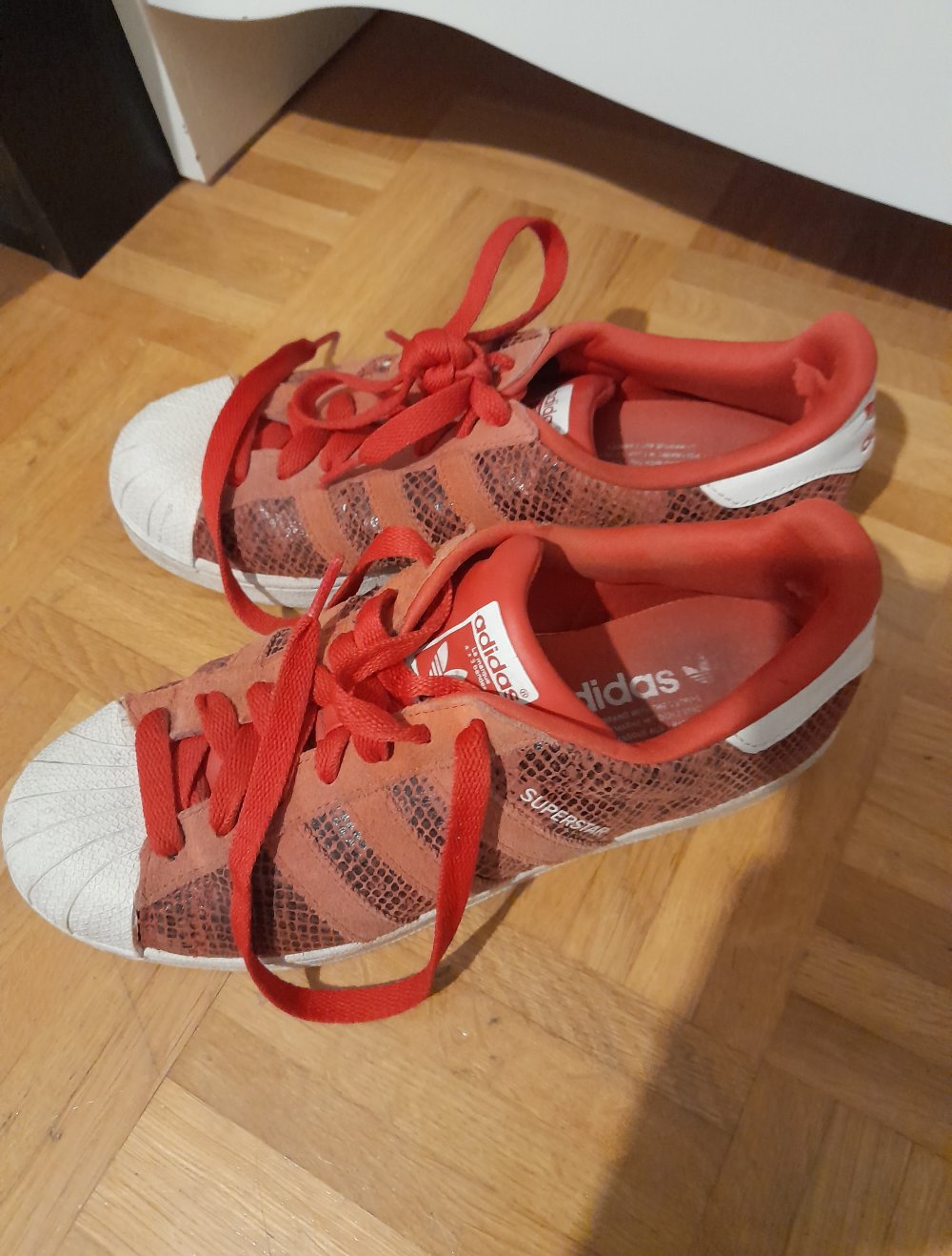 Rote Adidas Sneaker