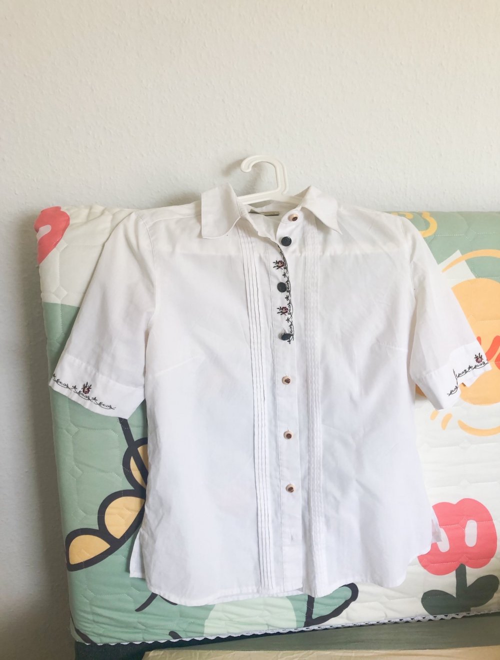 Bluse Hemd Tshirt Stickerei c&a Blume Baumwolle Dirndl