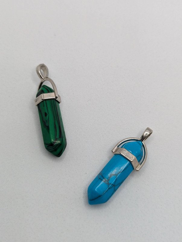 Naturstein Anhänger mit Aufhänger aus Silber türkiser Magnesit und malachite