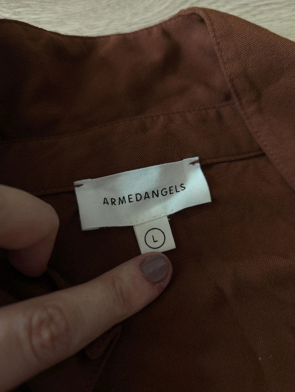 Armedangels Kleid mit Band langer Cardigan mit Kragen mit Knöpfen