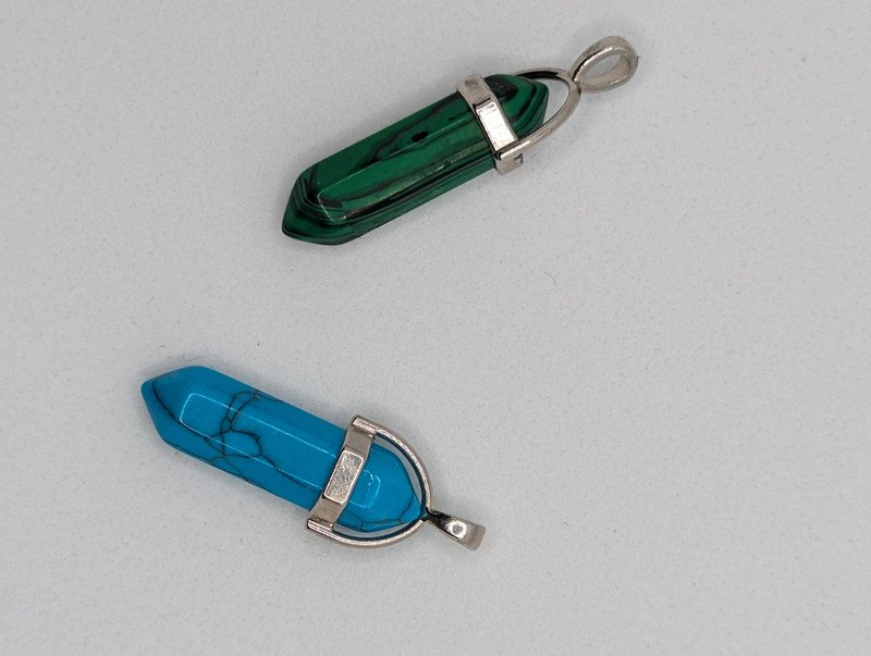 Naturstein Anhänger mit Aufhänger aus Silber türkiser Magnesit und malachite
