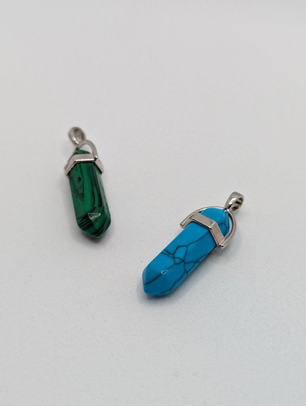 Naturstein Anhänger mit Aufhänger aus Silber türkiser Magnesit und malachite