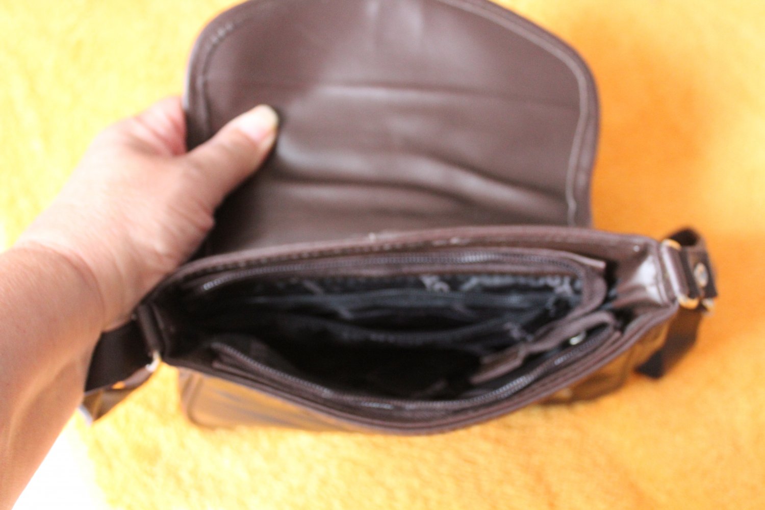 kleine braune Handtasche mit Umhänge Riemen von Stefano