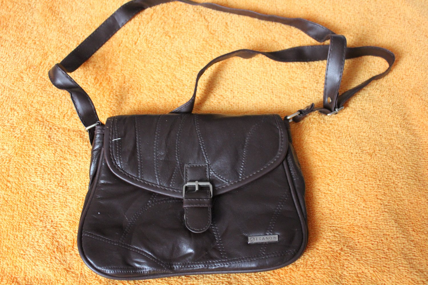 kleine braune Handtasche mit Umhänge Riemen von Stefano