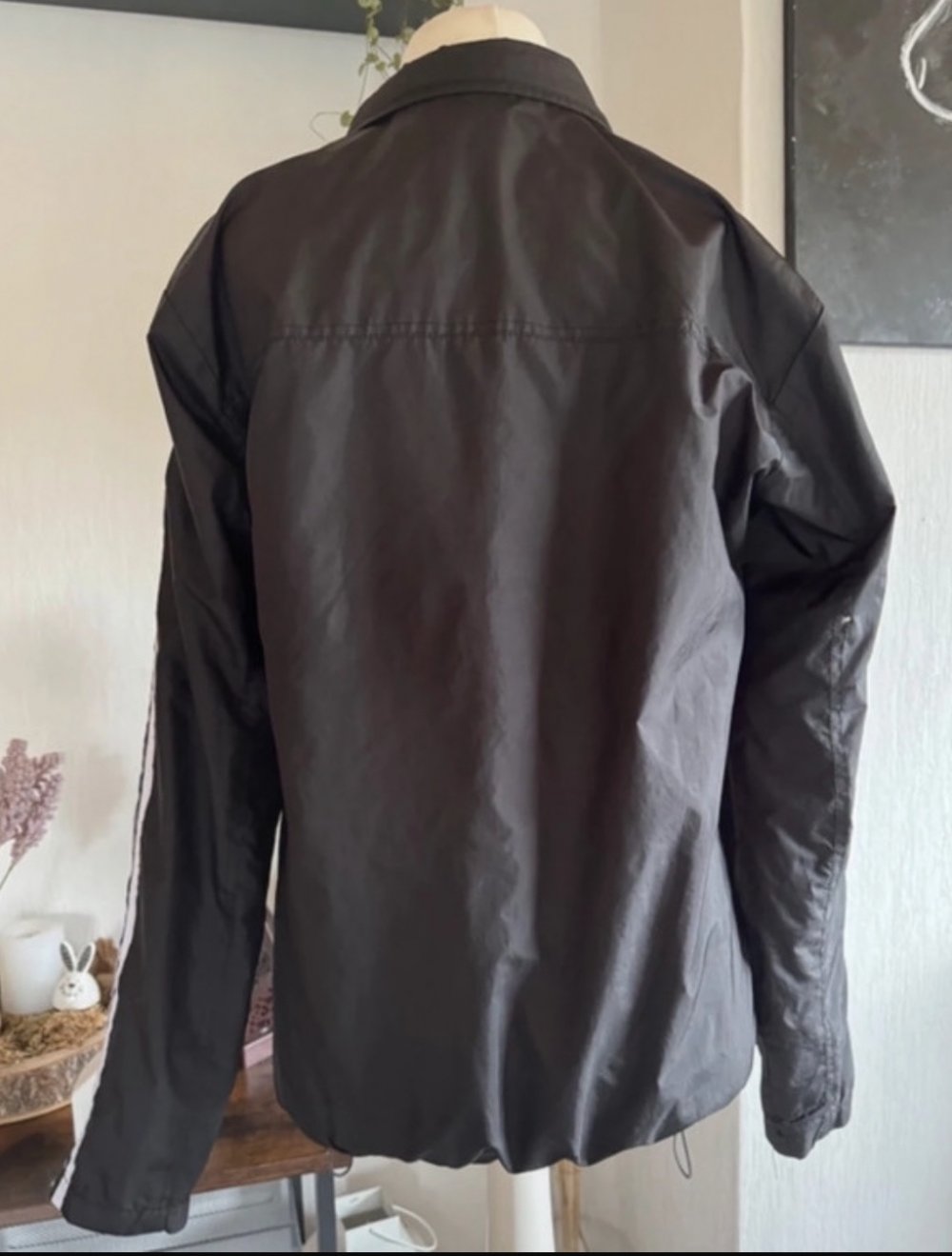 Schwarze Trainingsjacke