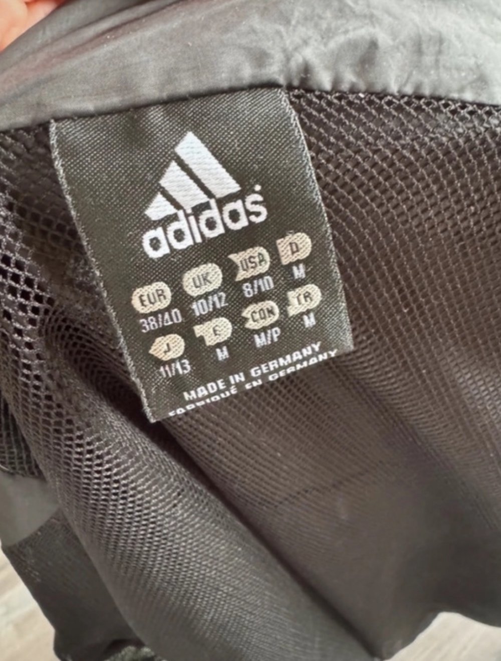 Schwarze Trainingsjacke