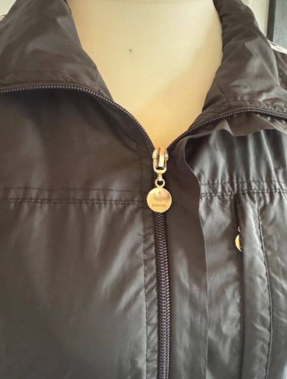 Schwarze Trainingsjacke