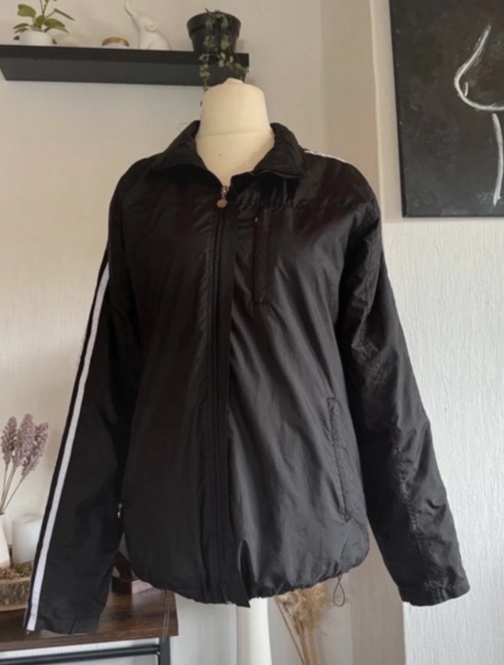 Schwarze Trainingsjacke