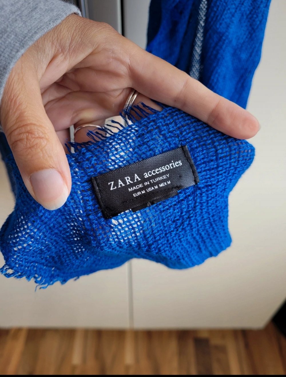 Zara Oversize XXL Schal / Tuch Fransen übergroß königsblau knallblau royalblau blau ausgefranst Blogger oversized Stola Knit Strickschal Strick Basic unisex