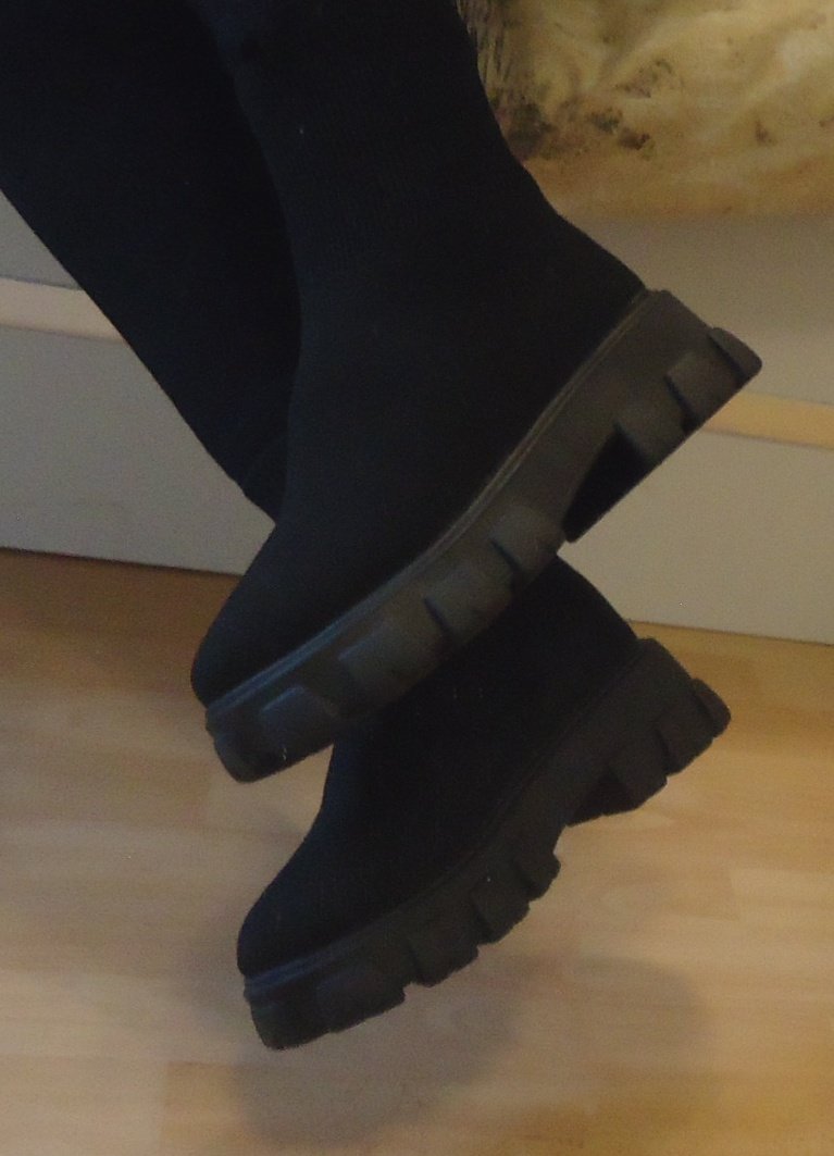 Boots Stiefel Gr. 40 schwarz von SnowSleeky dicke profilierte Laufsohle, leichtes An- und Ausziehen