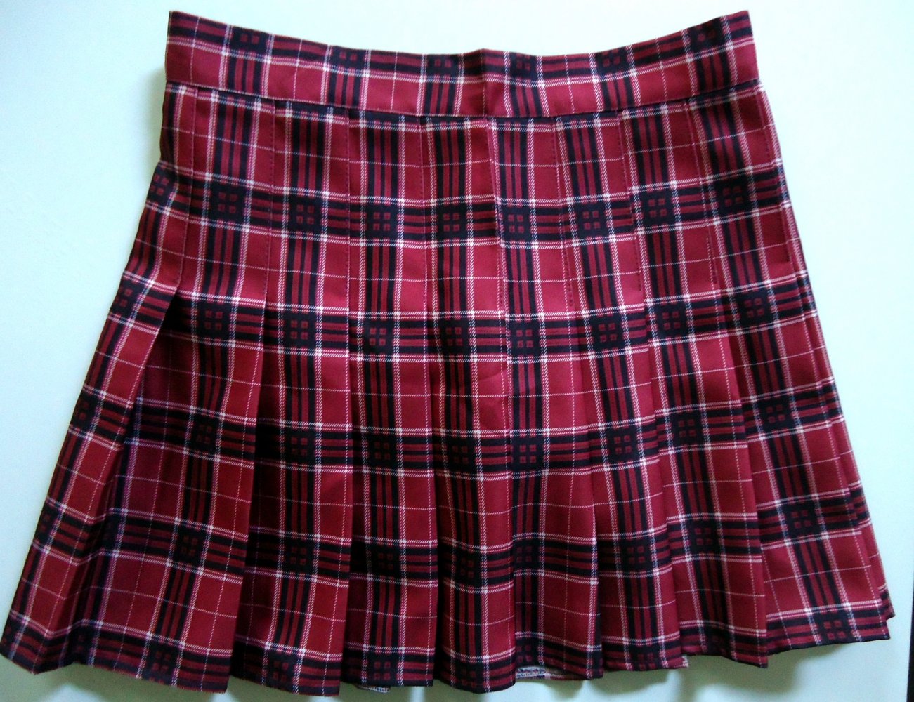 Mini-Rock Gr. 34/36 schwarz/rot mit eingenähtem Höschen