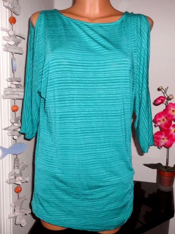 T-Shirt grün Gr. 42 cut out shoulder freie Schulter