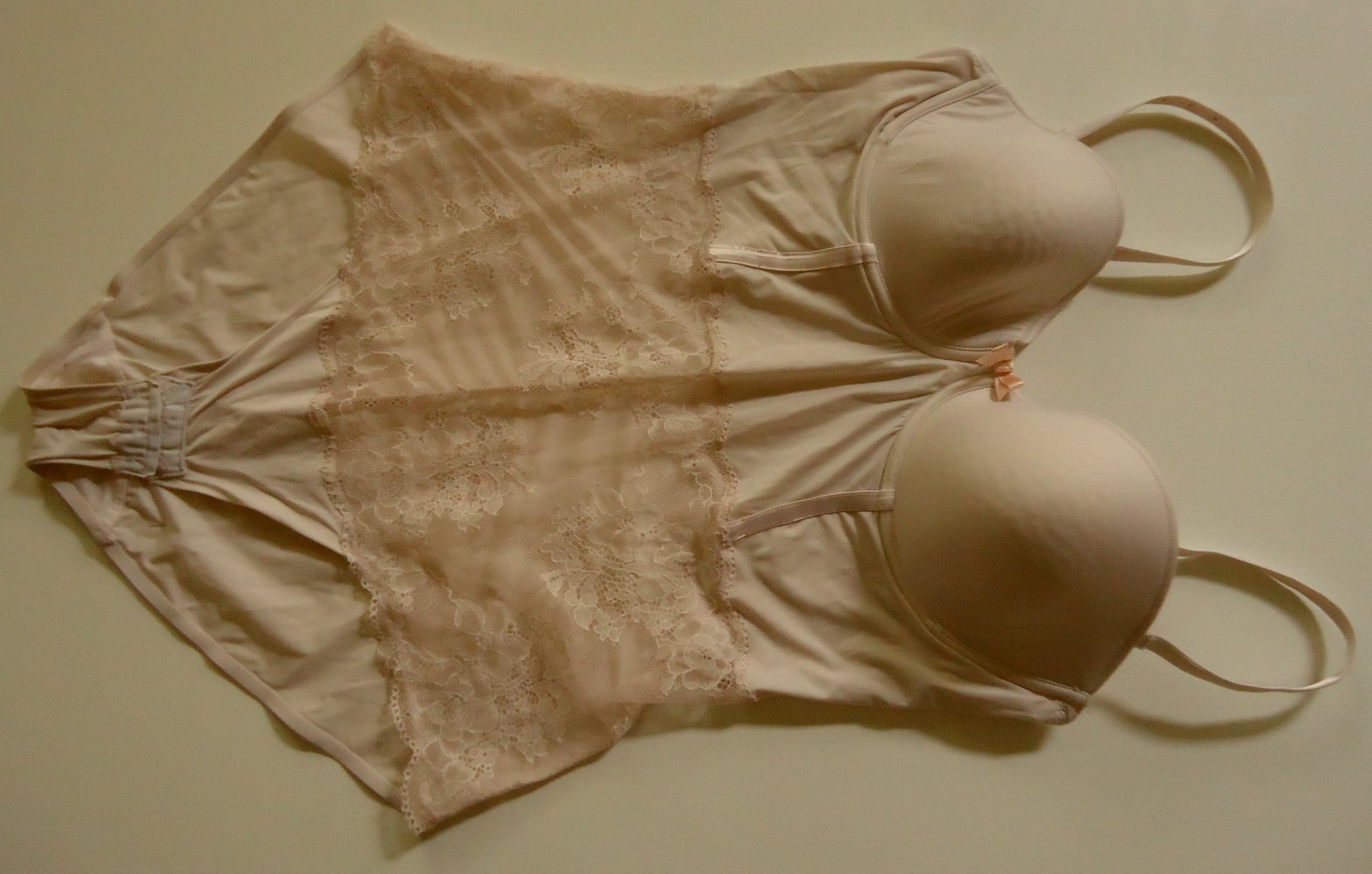 Dessous Body 75B Marie Jo, Farbe camel, Blumenstickerei, gefütterte Cups mit Bügel