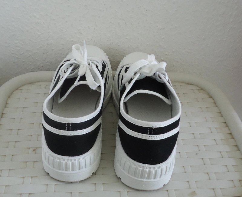 Sneaker schwarz/weiß Gr. 41 Plateauabsatz Vty