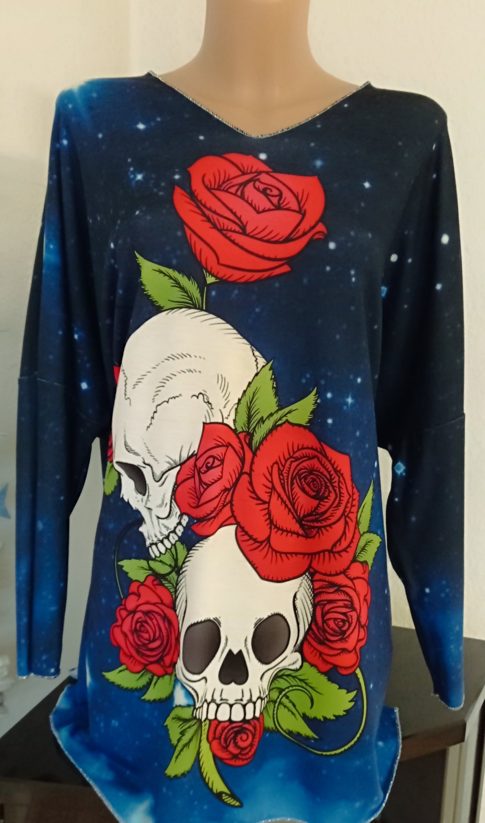 ++NEU++ Pullover Gr. 44/46/48 Totenkopf Rosen AA=75 cm L=83 cm
