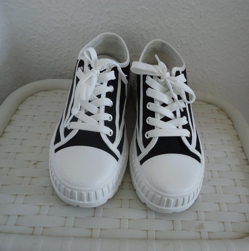 Sneaker schwarz/weiß Gr. 41 Plateauabsatz Vty