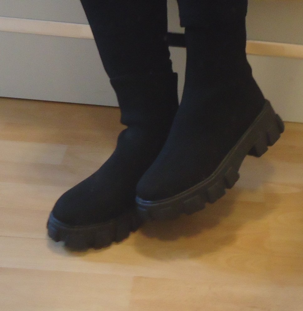 Boots Stiefel Gr. 40 schwarz von SnowSleeky dicke profilierte Laufsohle, leichtes An- und Ausziehen
