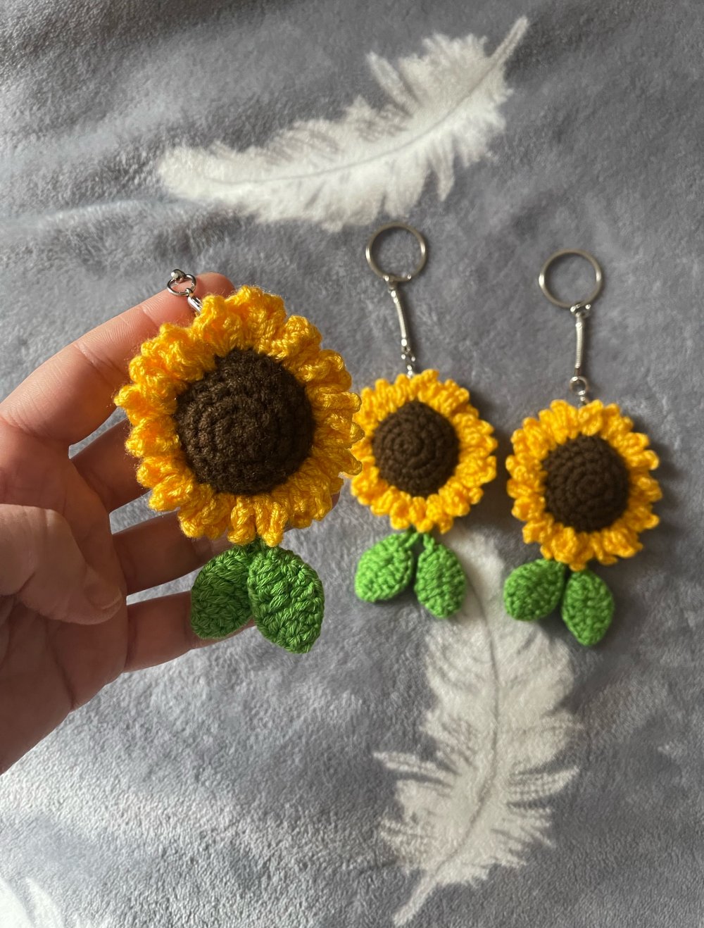 Schlüsselanhänger 

Sonnenblumen mit Blättern Farbe gelb