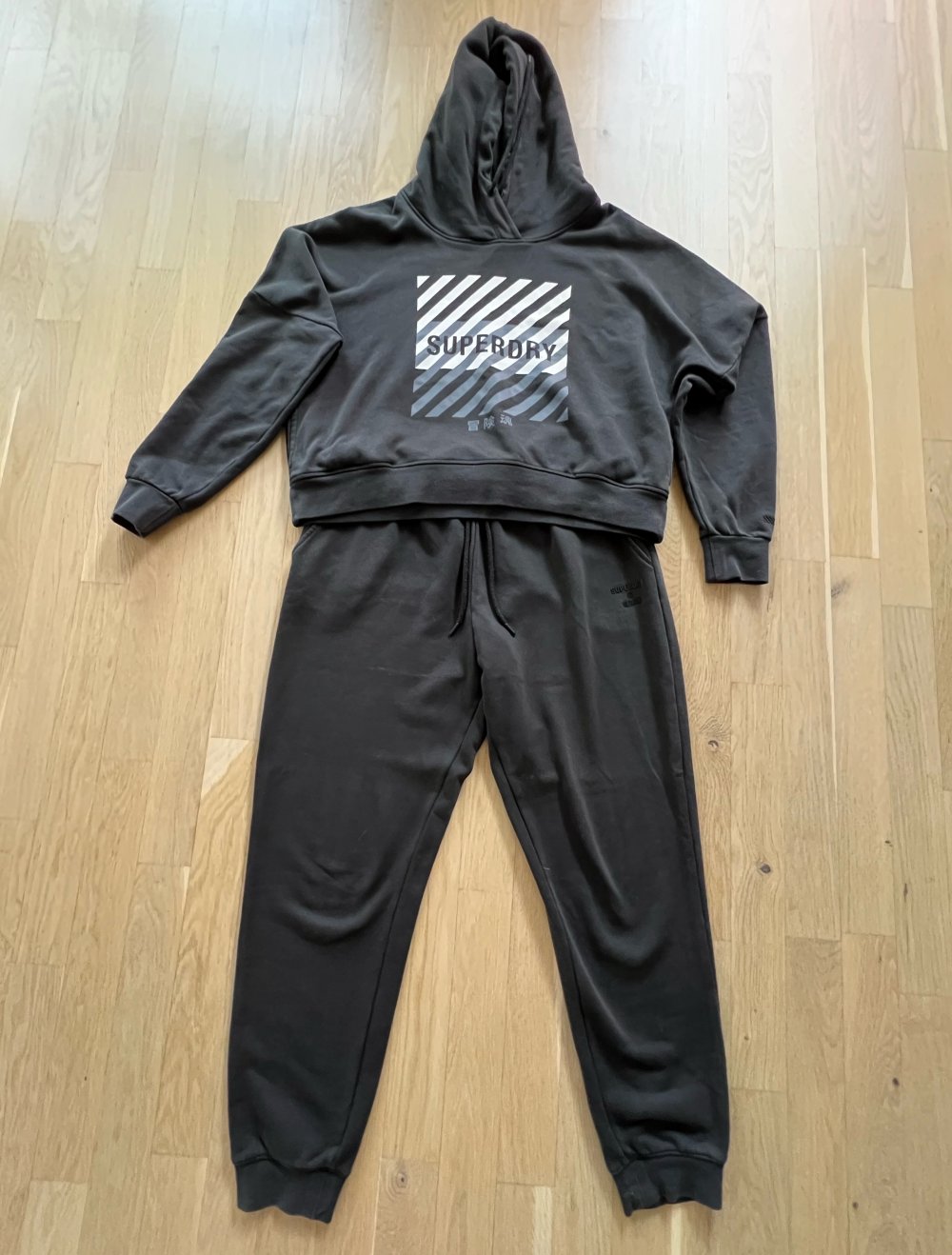 SuperDry Anzug Gr. M