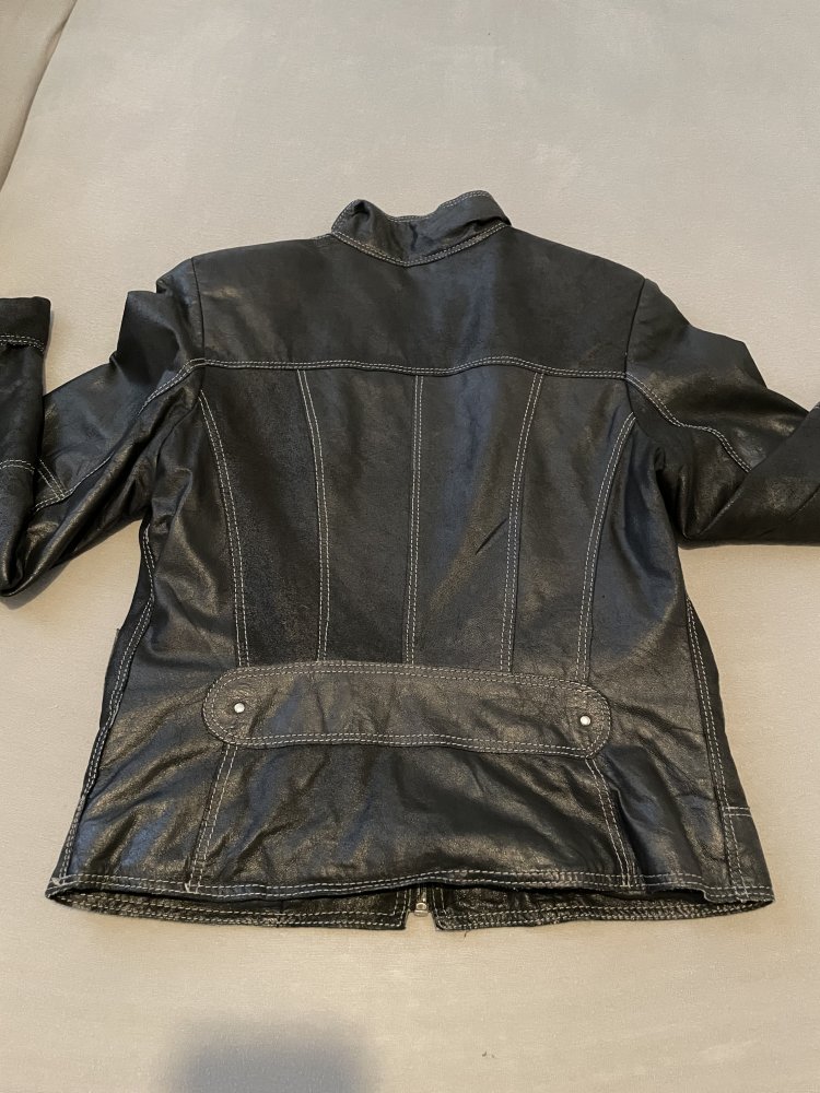 Echtlederjacke innen mit Leomuster Größe S