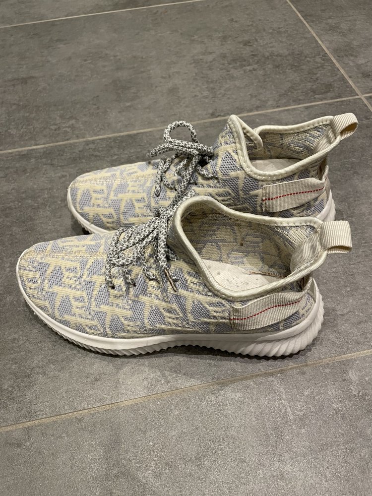 beige-graue Sneaker/Schnürschuhe