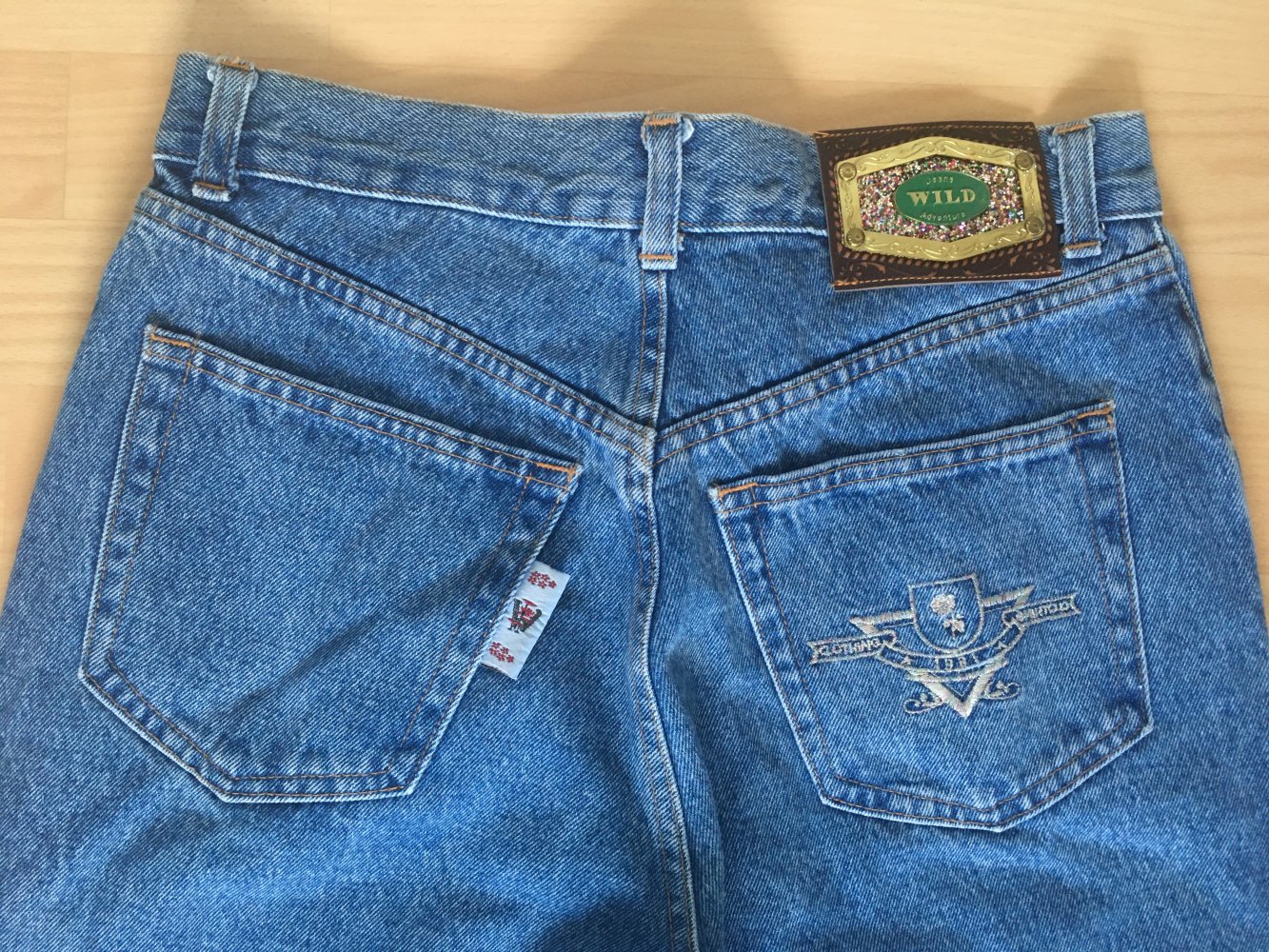 NEU - Jeans Wild Adventure Mom-Jeans, handbemalt 100 % Baumwolle - Gr. 40 / L