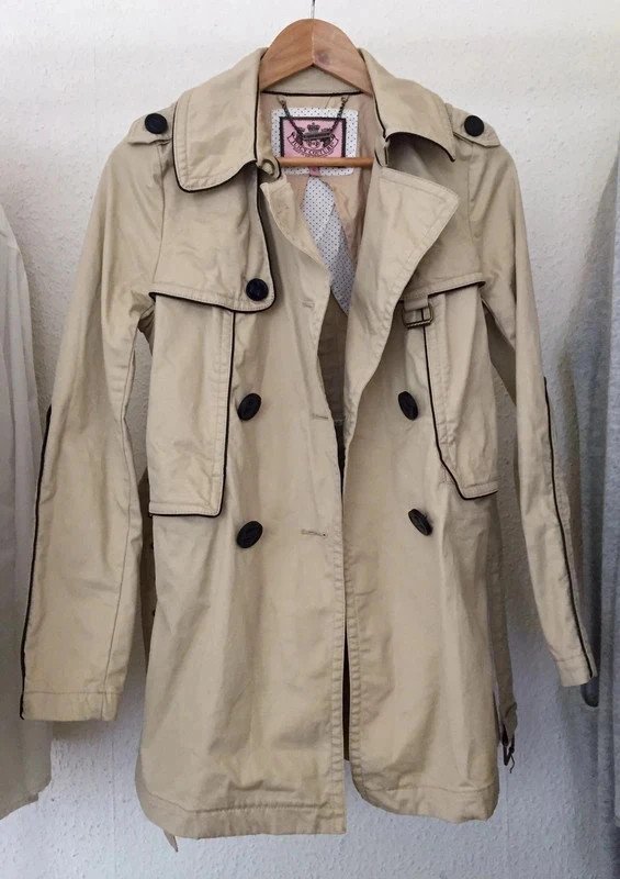Beiger Juicy Couture Trenchcoat