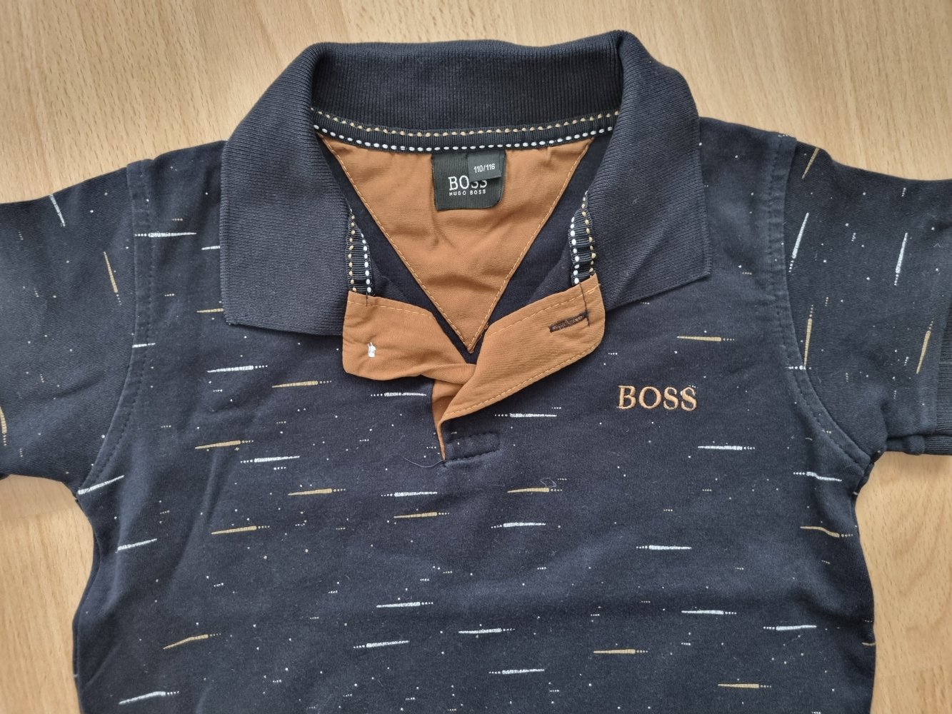 Poloshirt im Hugo Boss Design, T Shirt mit Kragen, Gr. 110 / 116