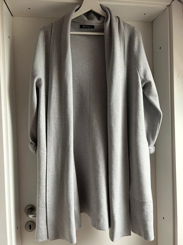 Graue lange Strickjacke 
