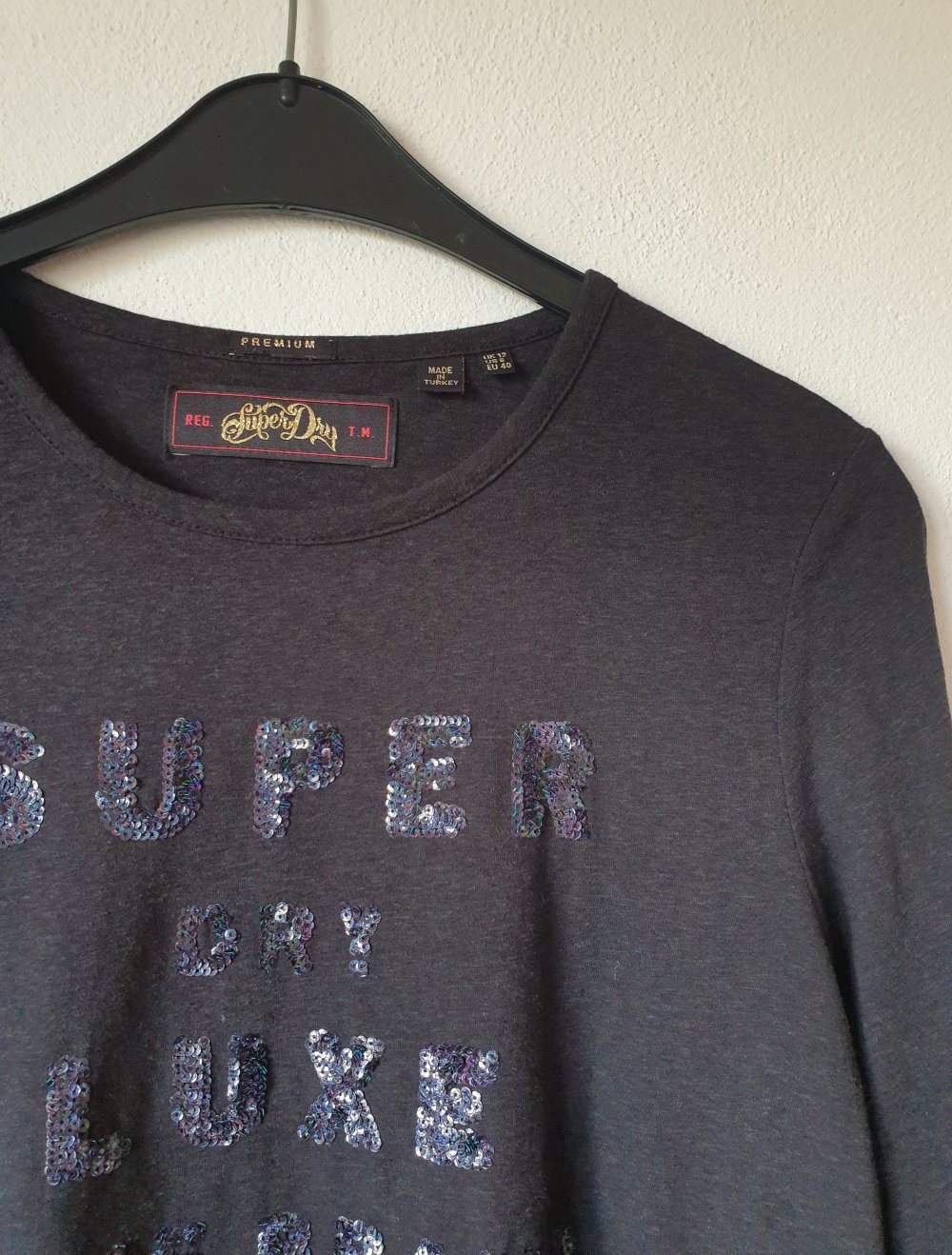 Grau dunkelgraues Super Dry Premium Lamgarmshirt mit Pailletten