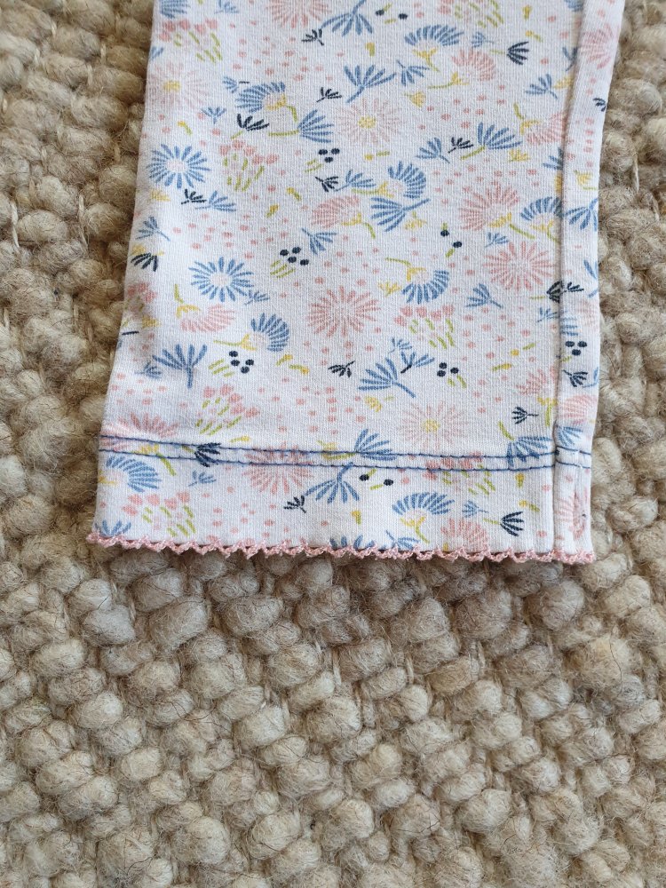 Weiße People Leggin mit Blumen