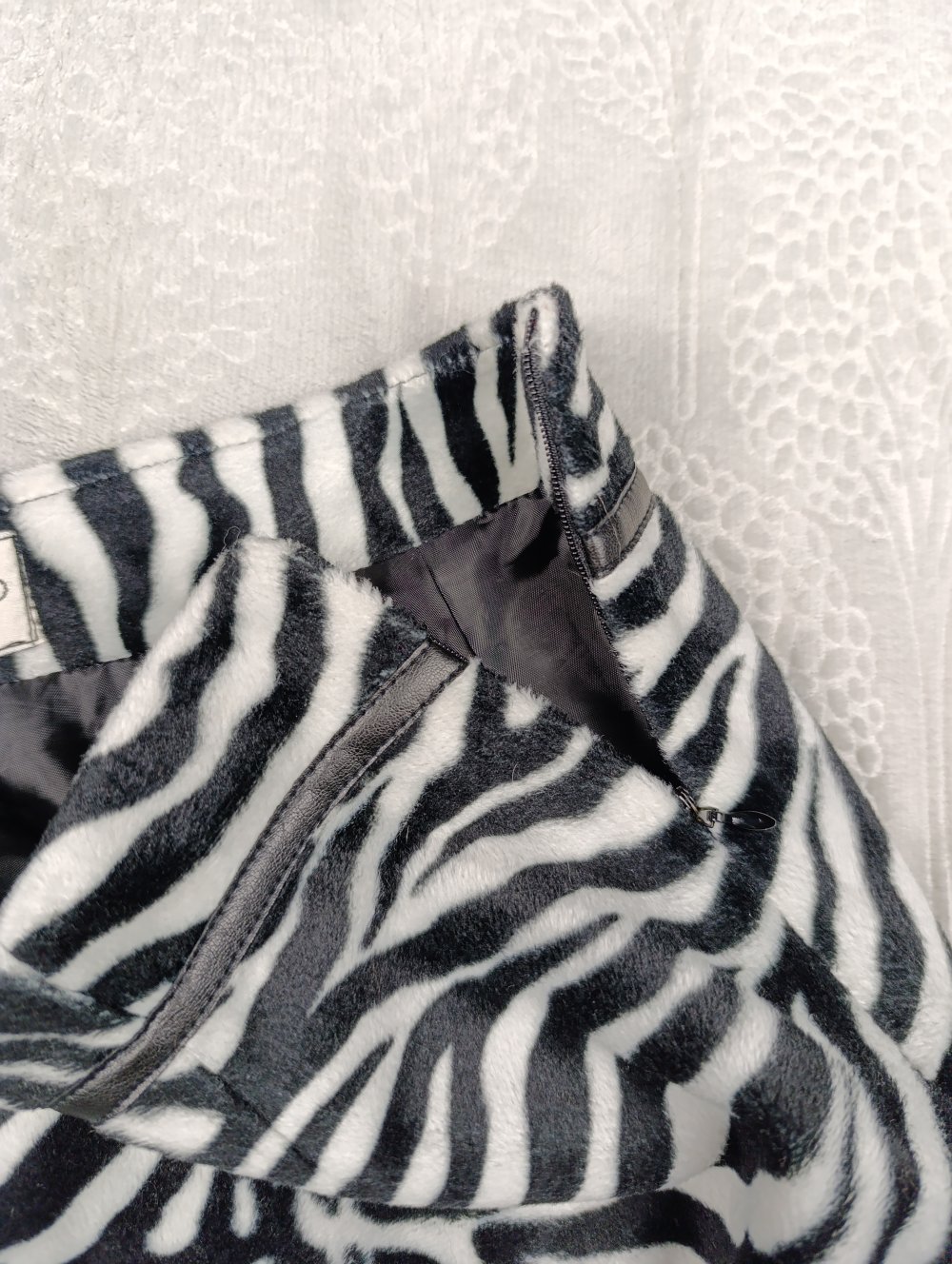 Vintage Minirock SERGIO DONNA — Plüsch, Zebra-Print (90er/Retro)