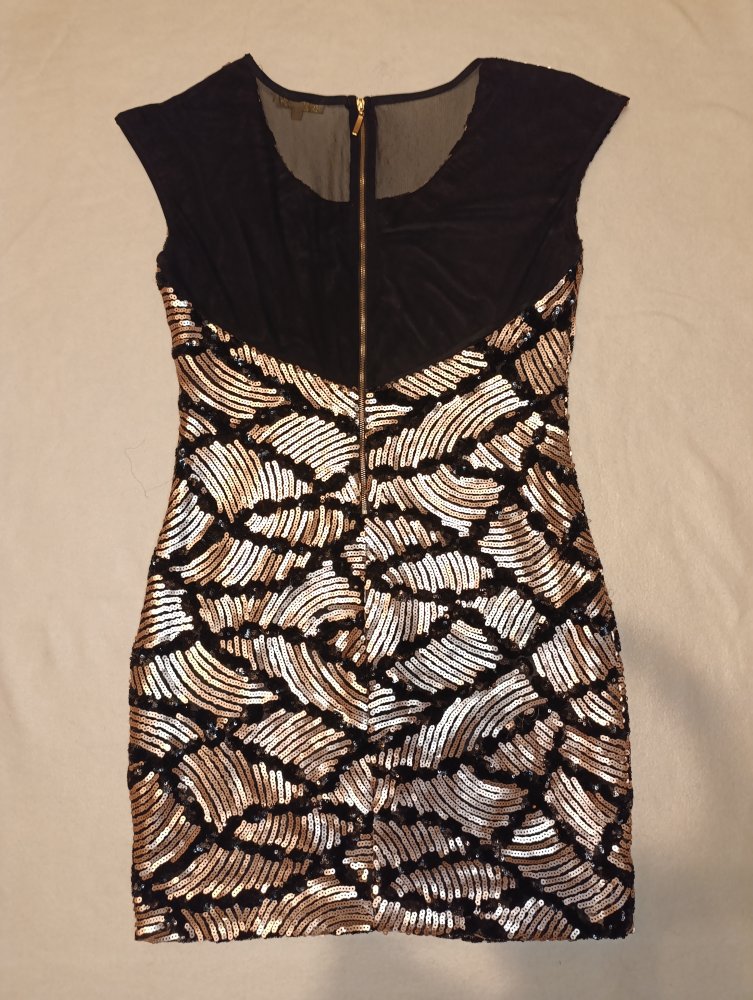 Glänzendes Paillettenkleid von Soky & Soka – Perfekt für den großen Auftritt