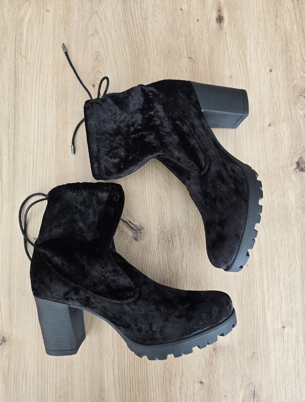 Stiefeletten mit Samt-