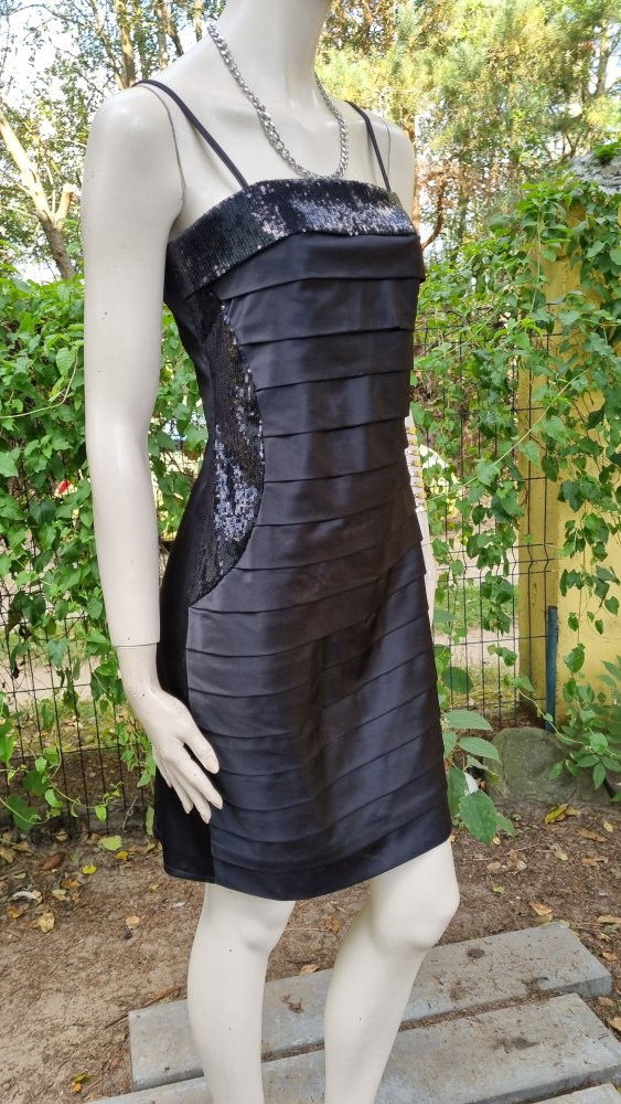 Kleid. Partykleid mit Paietten