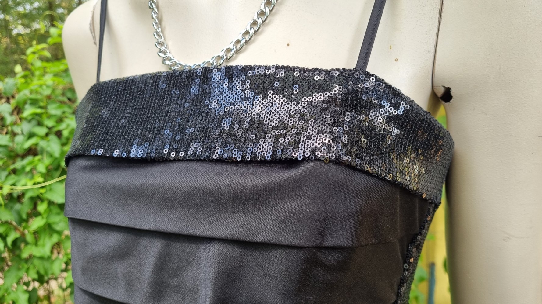 Kleid. Partykleid mit Paietten