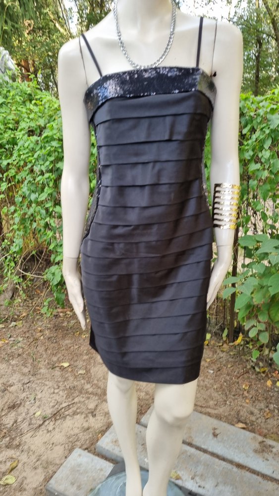 Kleid. Partykleid mit Paietten