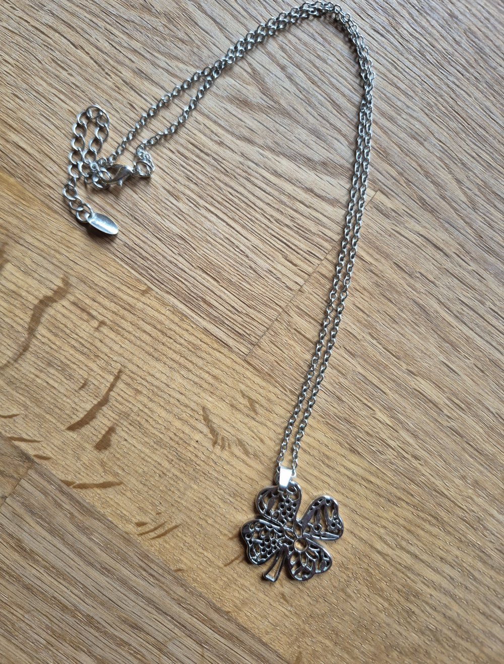 Halskette in Silber (Modeschmuck)