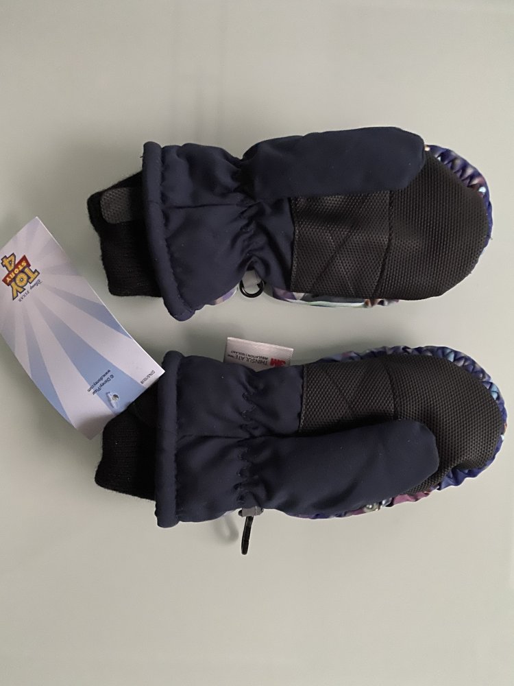 Jungen Mädchen Wattierte Handschuhe Toy Story winddicht Futter mit verstärkter Handfläche für einen festeren Griff. Gummizug und Klettriegel am Handgelenk und ein gestricktes Innenbündchen, neu mit Etikett Gr. 122/128 Marke: Toy Stor
