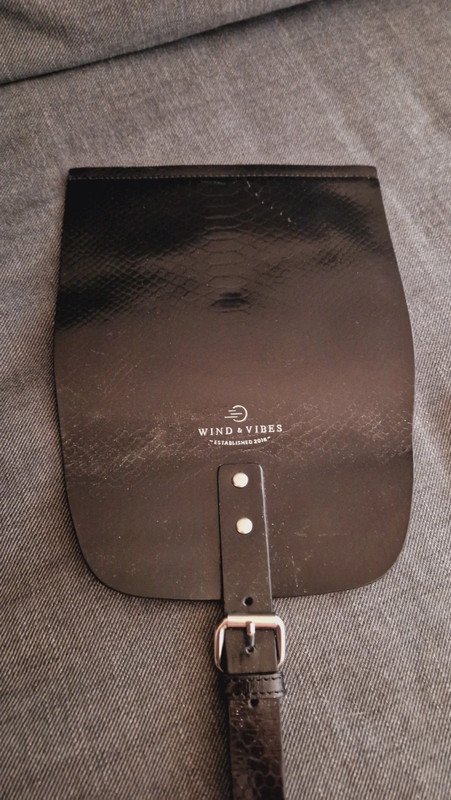 Wind & Vibes Mayfair Black Plus Rucksack inkl. 2 Klappen, Haken